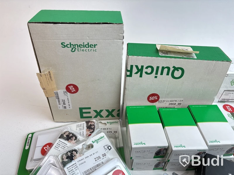 Parti med diverse elprodukter